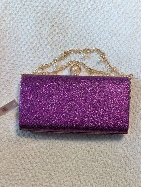 Elegant Clutch w/Pearl-Accented Chain